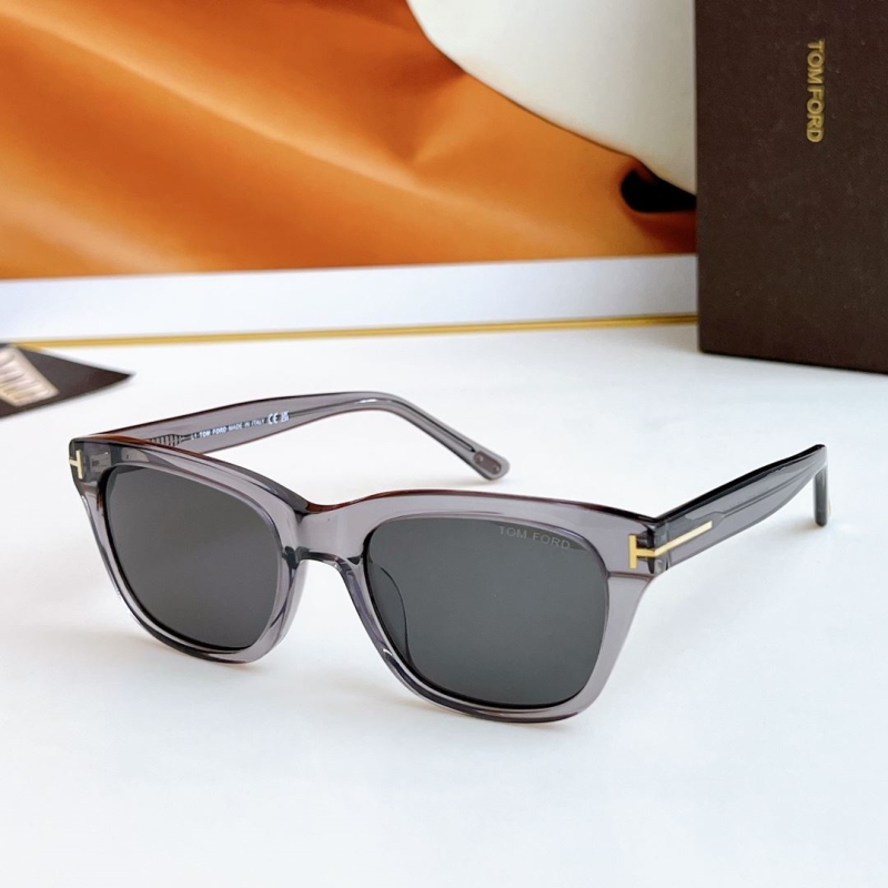 TOM FORD